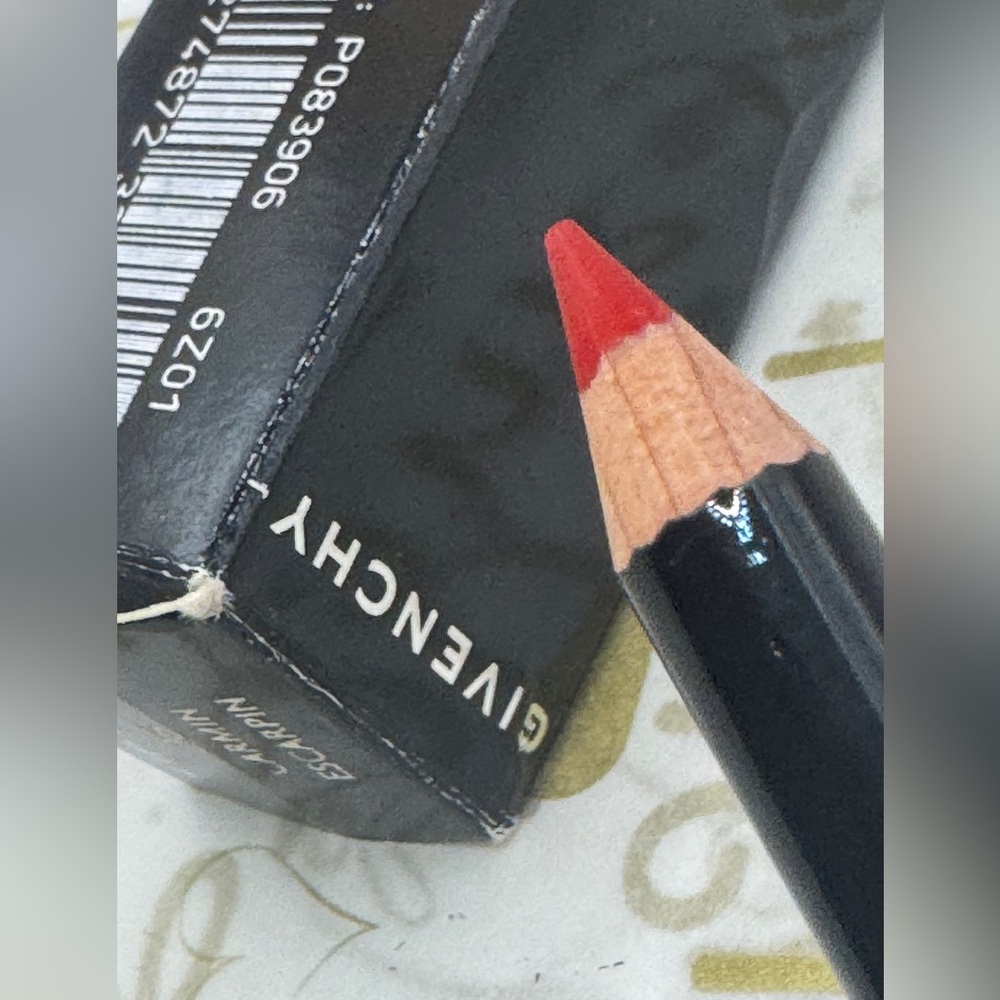 Givenchy lip liner w/ sharpener ‘06 carmin escarpin’ lipliner